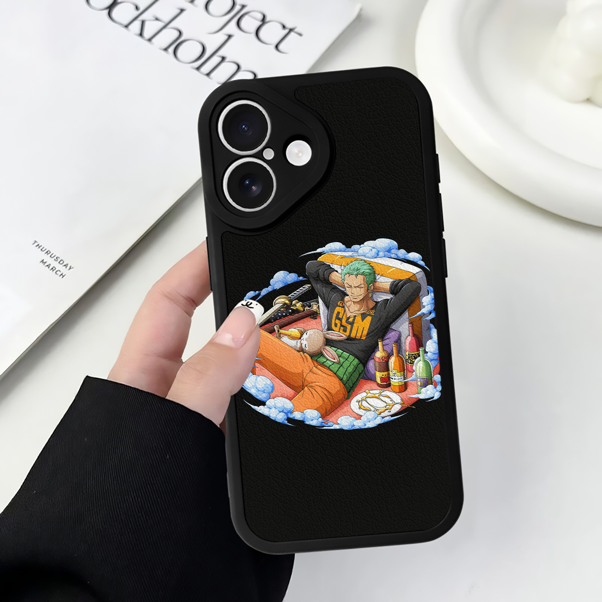 （画像用） ワンピース ロロノア・ゾロ ONE PIECE Roronoa Zoro 【iPhone 16シリーズ対応】シリコンスマホケース（レザー調） 材質：シリコン